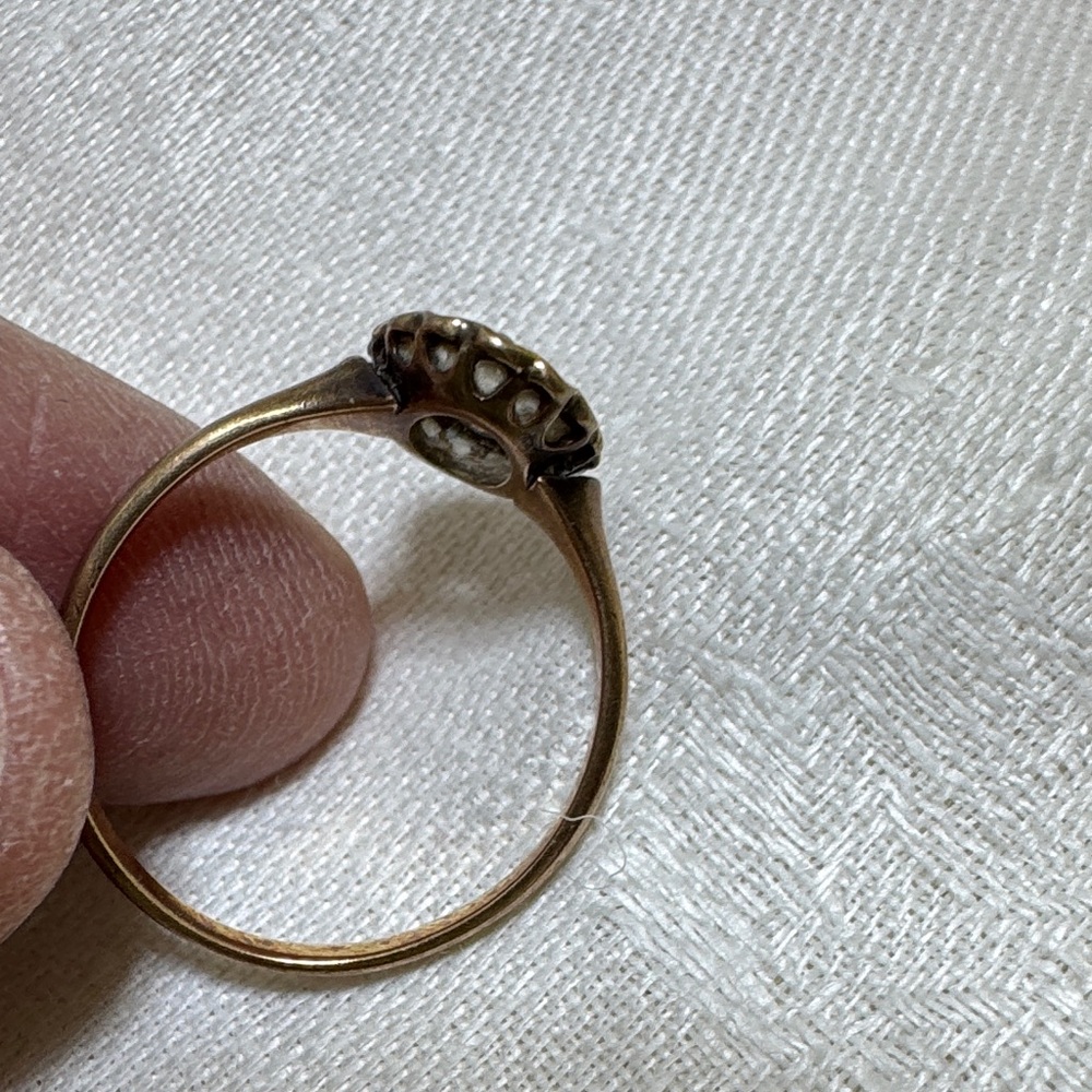 Elegant Gold-Tone Ring - Picture 2 of 7